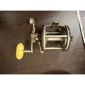 Vintage Penn Peer No. 109 Baitcasting Fishing Reel - Bakelite Level Wind - USA